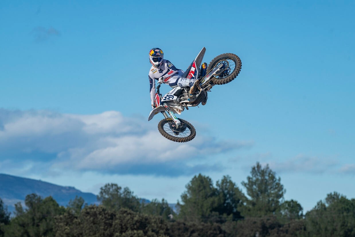 Nestaan Husqvarna Factory Racing 2025